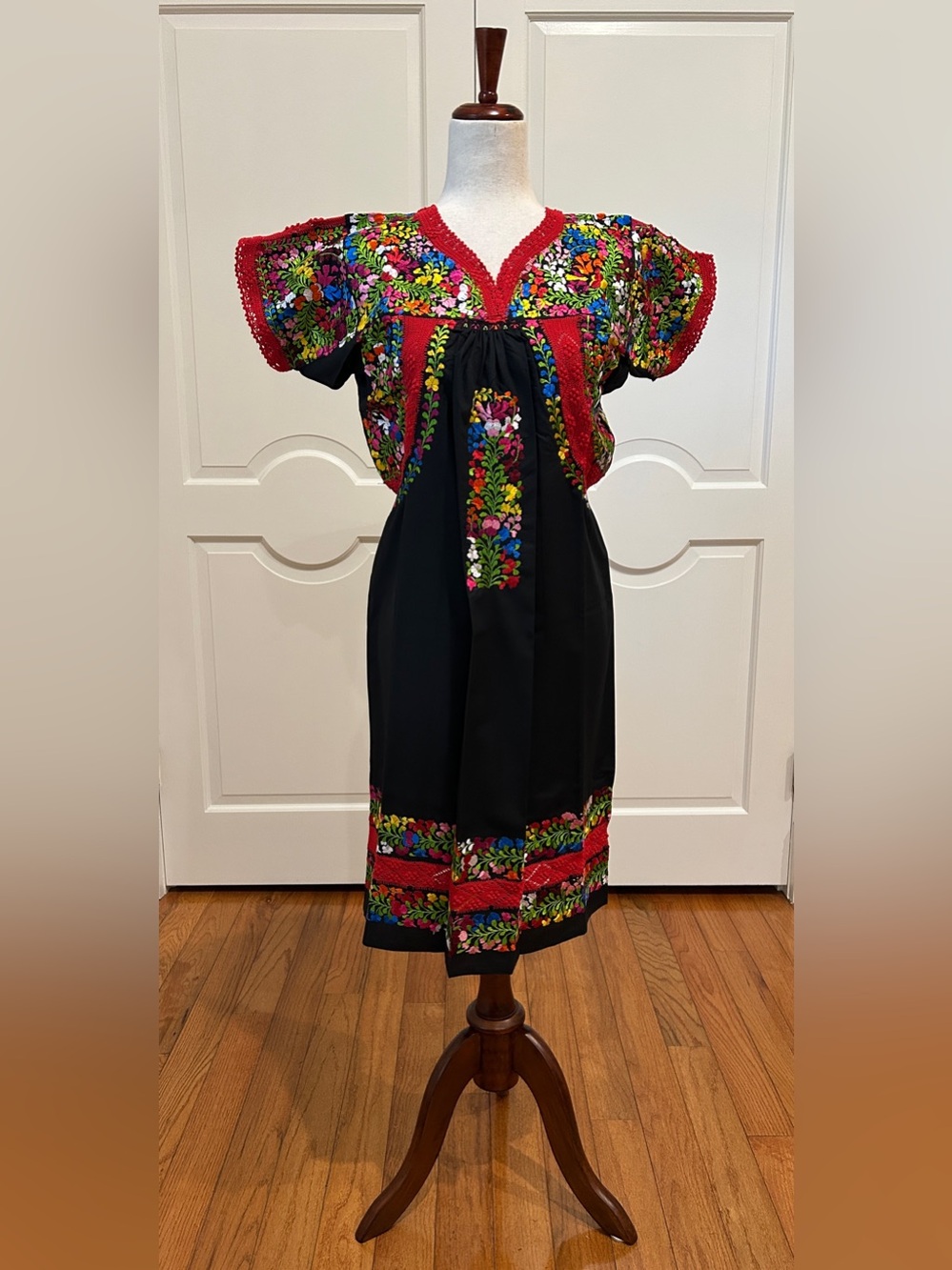 San Antonino gala Dress,Oax,Mexican dress Hand Embroidered with Silk threads.